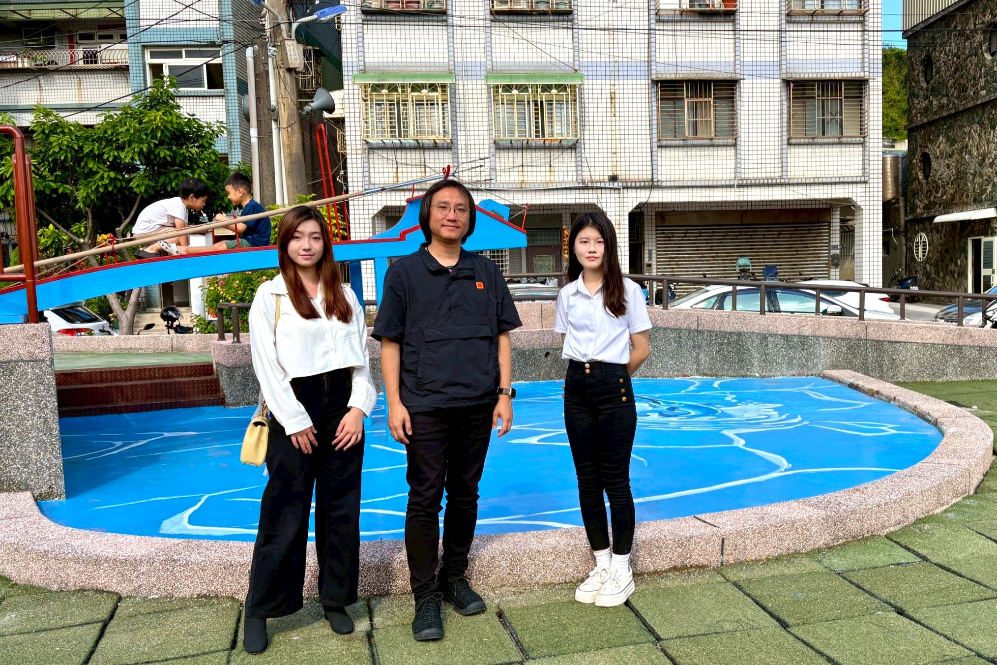 海大文創系攜手八斗社區發展協會 以〈鏢旗魚台〉妝點社區新色彩(縮圖)