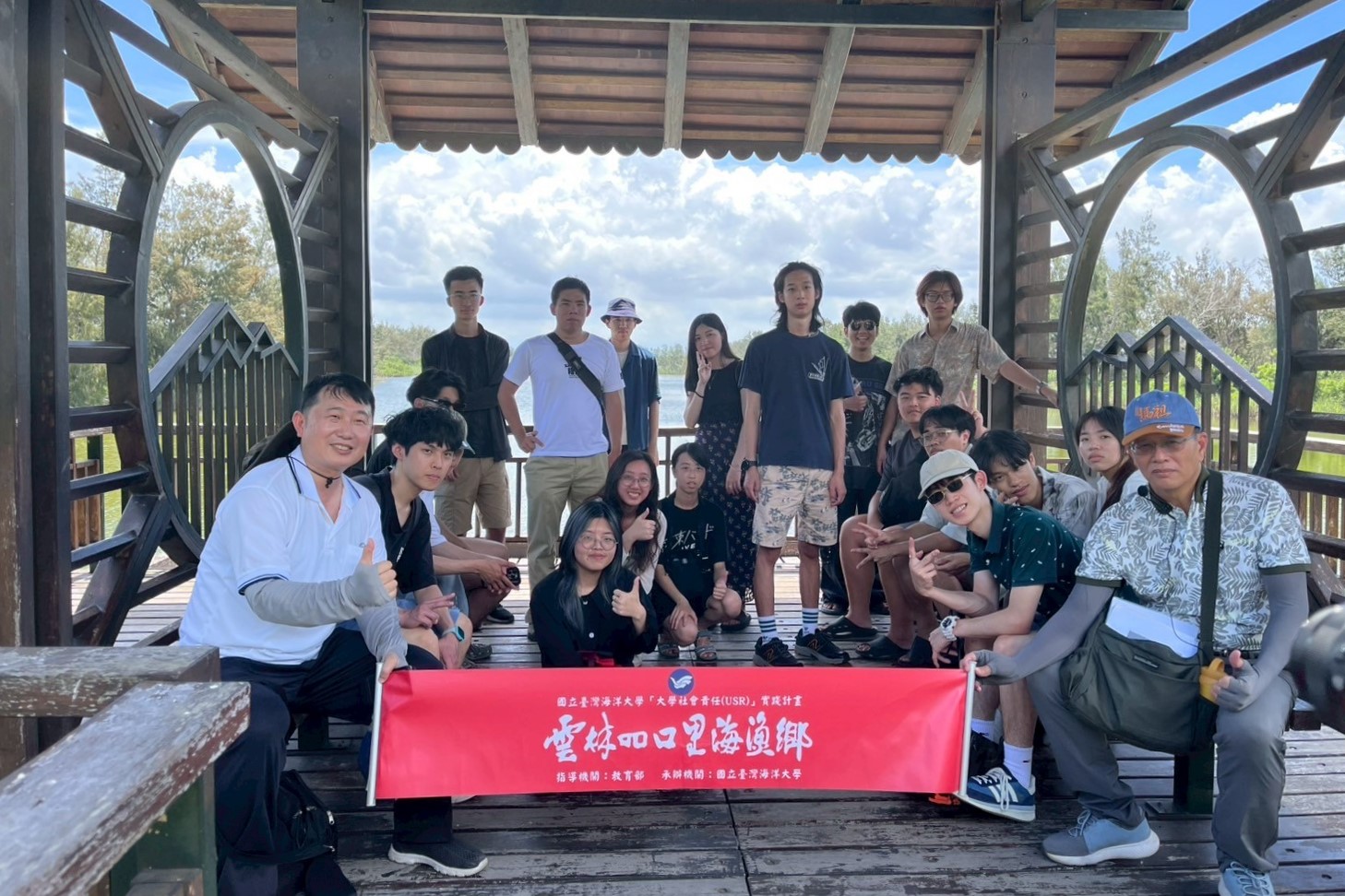 蔡秉龍先生為海大師生導覽椬梧滯洪池2