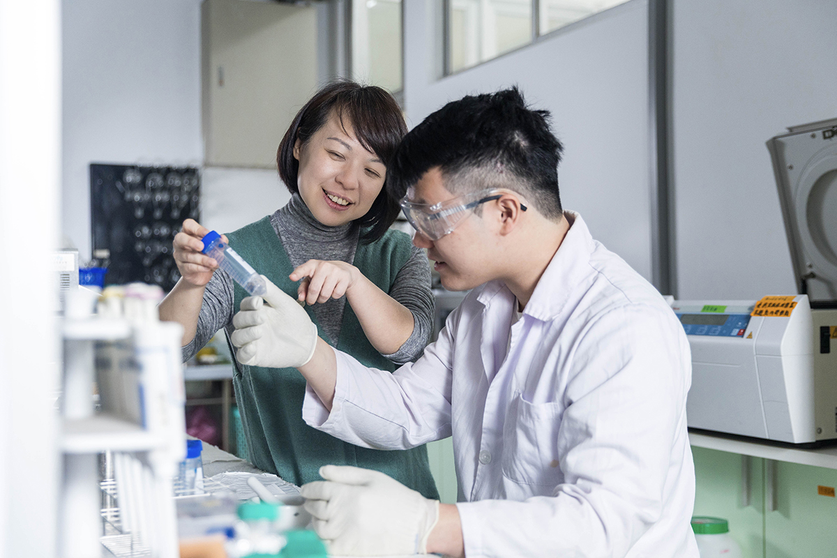 海大黃培安副教授長期深耕臺灣褐藻研發領域。