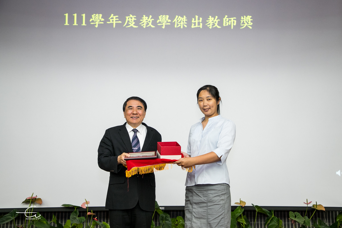 111學年度教學傑出教師獎