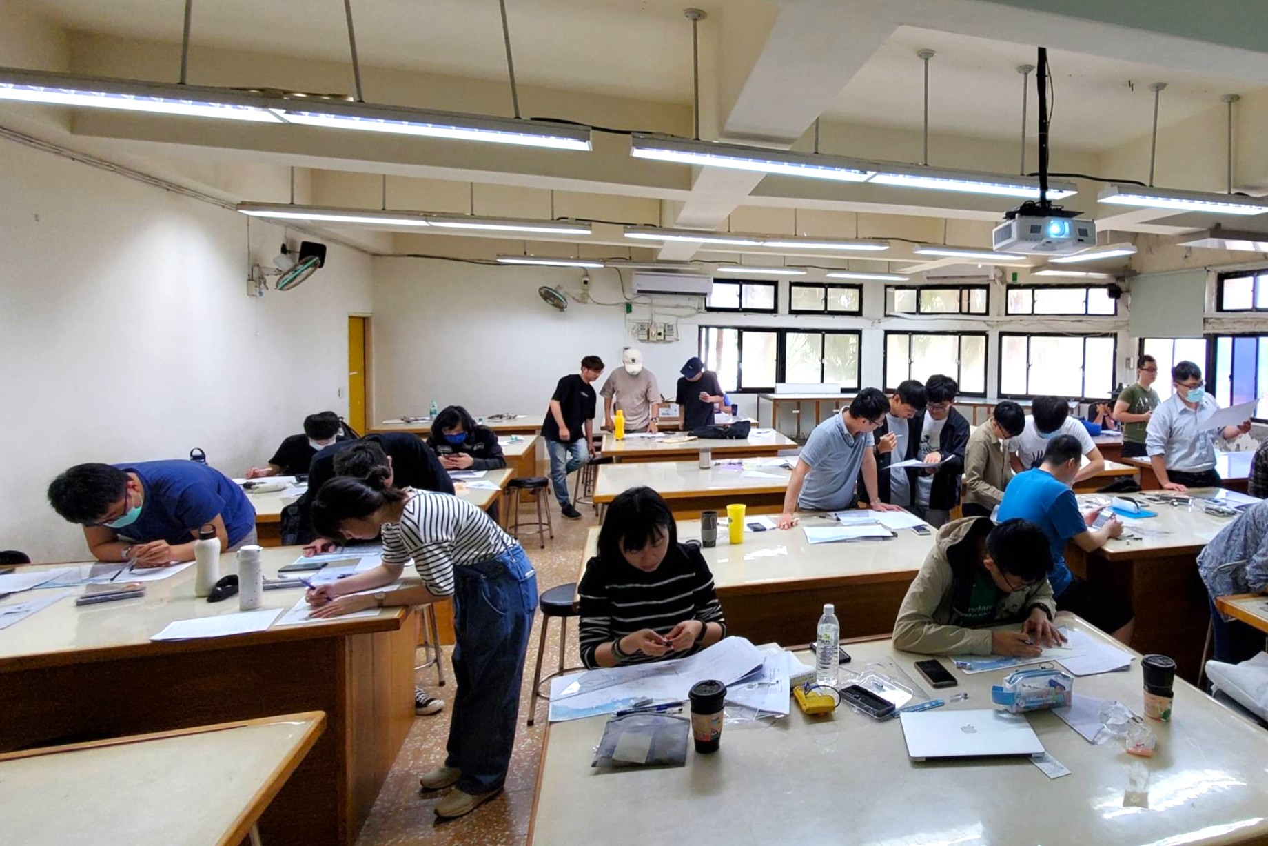學習海圖定位等專門知識與技術學習