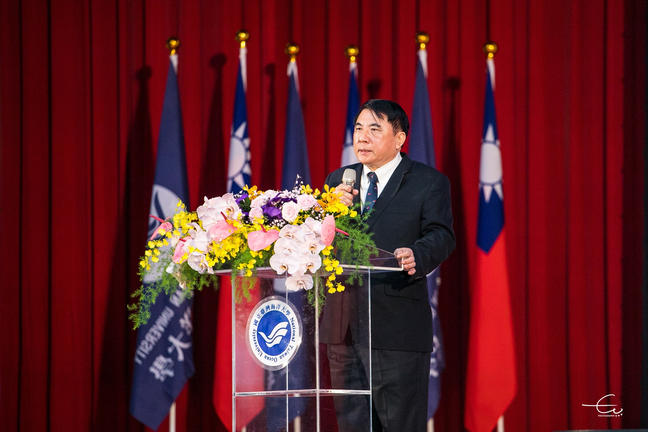 許泰文校長感謝全體教職員工生的努力也感謝校友及企業的支持與肯定