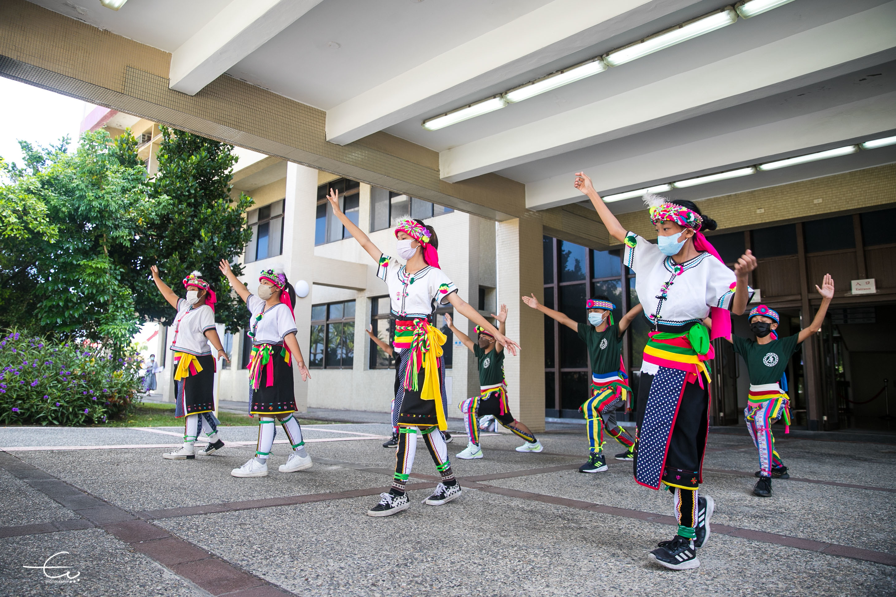 知本國中原住民實驗專班展現他們精湛的舞技