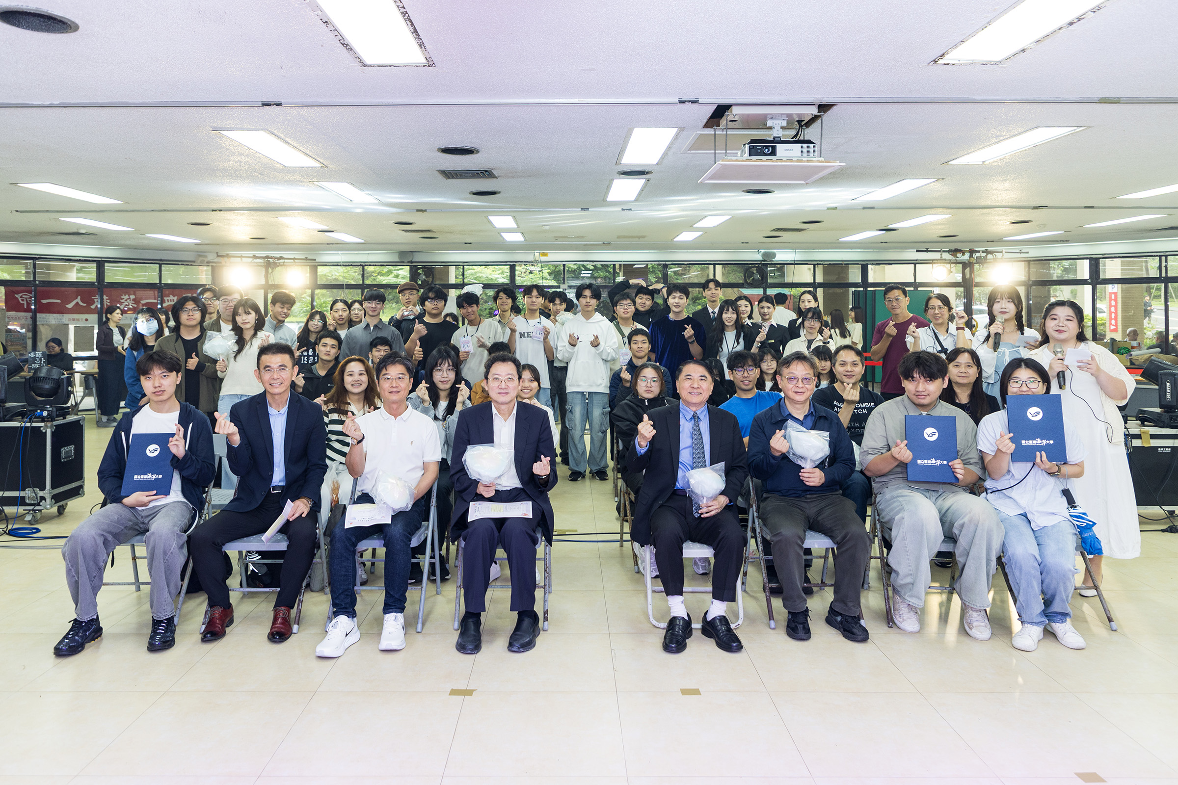 海大2026年棉花糖情人節開幕合影。