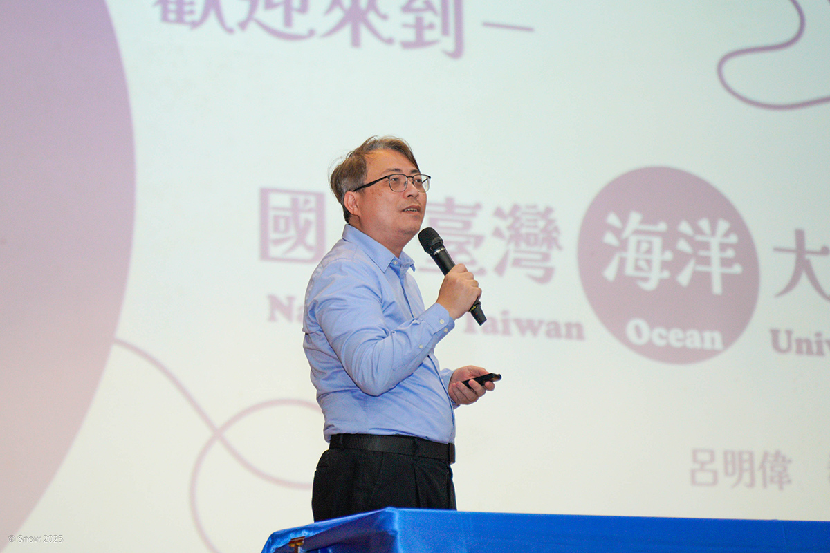 4.26新鮮人說明會呂明偉教務長為學生及家長介紹選課及各種注意事項