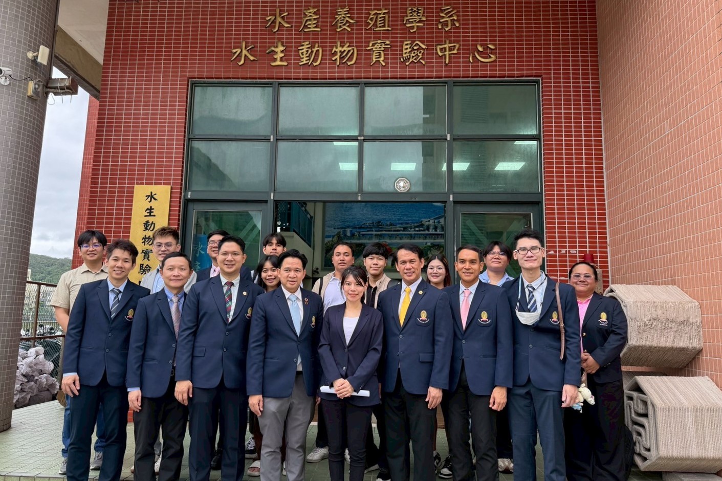 朱拉隆功大學理學院院級代表團參觀海大水生動物實驗中心