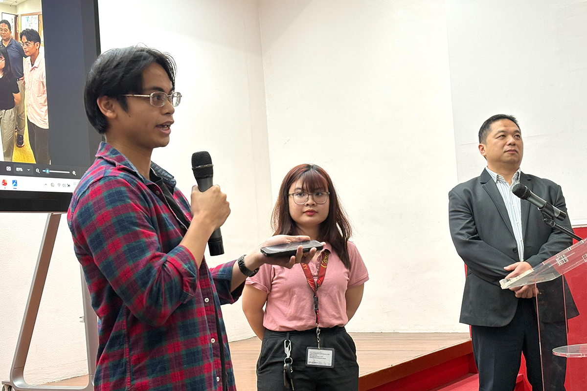曾赴海大進行短期研究實習的瑪布亞學生於招生說明會分享