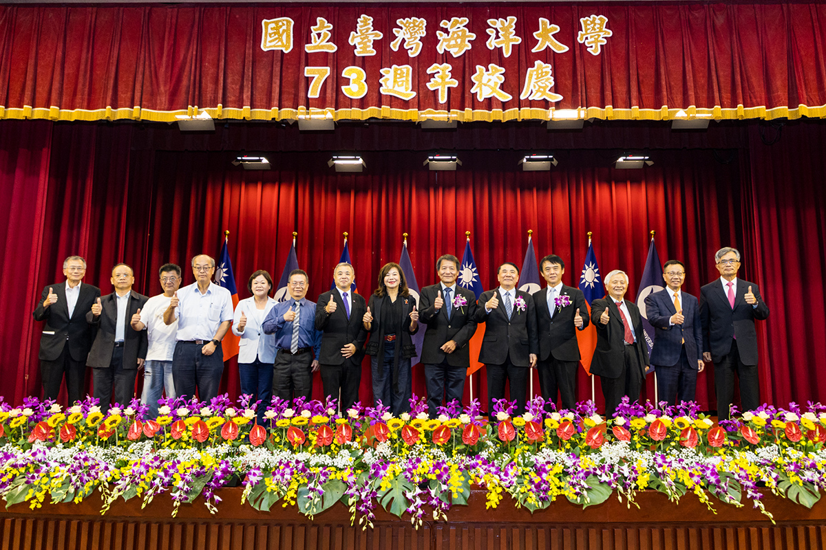 73年週年校慶慶祝大會貴賓合影。