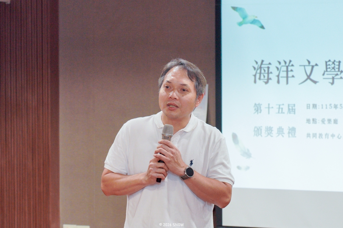 吳智雄所長指出海大學生透過對日常生活的細膩觀察、感受與記錄，展現文學與生命經驗的深刻連結。