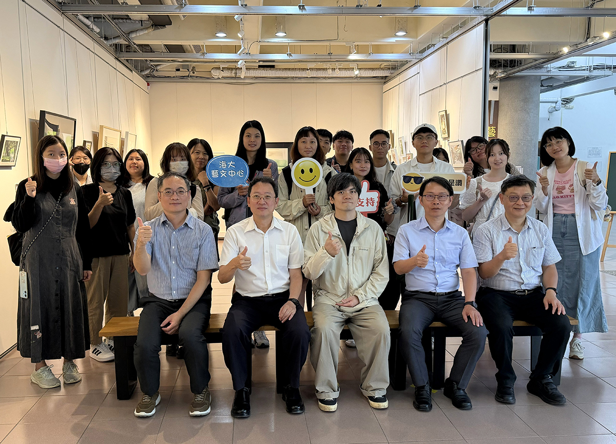 「侯彥廷水彩個展」開幕活動合影。