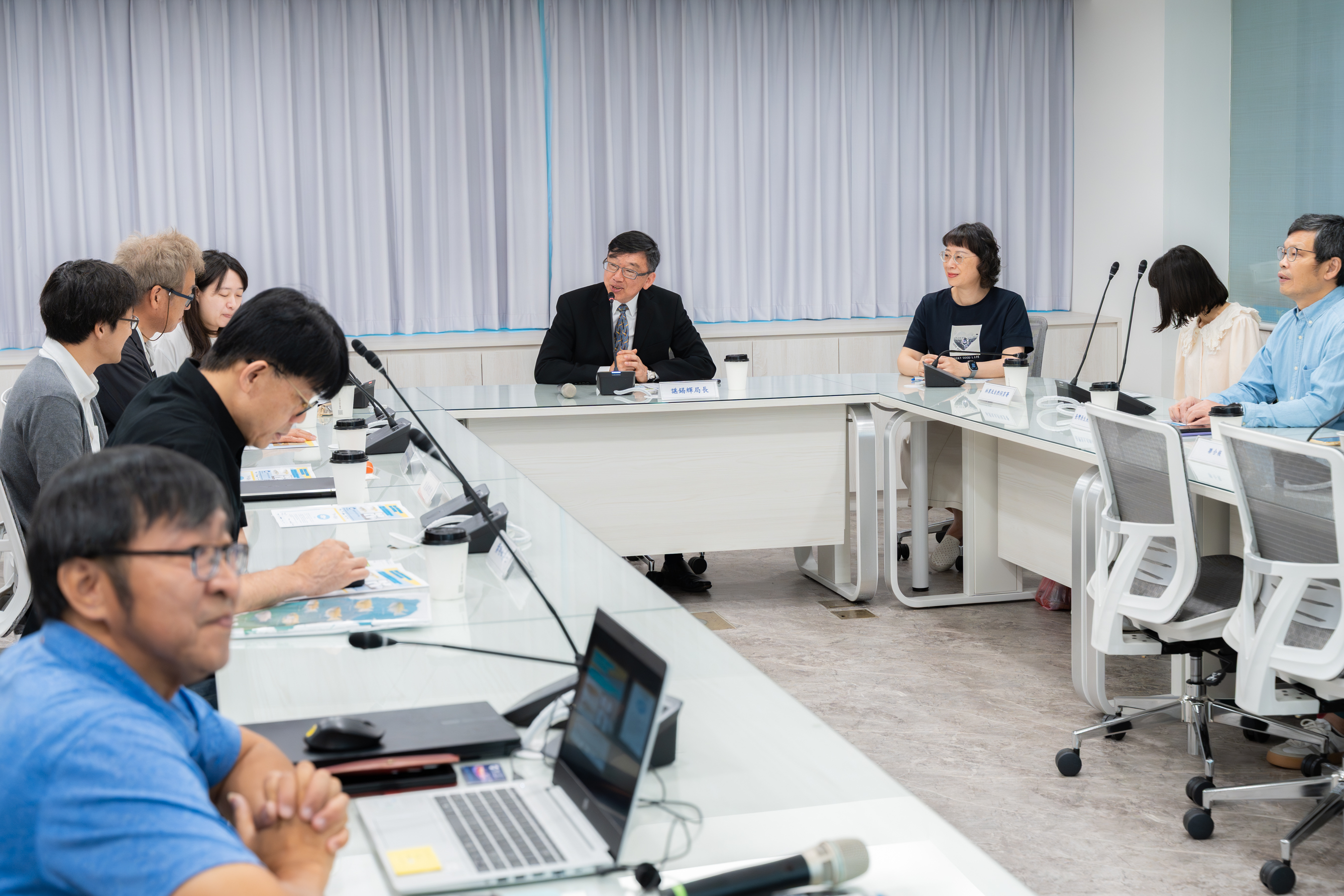 新北市農業局5月18日邀請臺灣及日本淡水魚類研究專家,針對瀕危原生魚類「噶瑪蘭青鱂(Oryzias cabaranensis)」之保種、棲地復育及生態維護等議題進行交流座談。(新北市農業局提供)