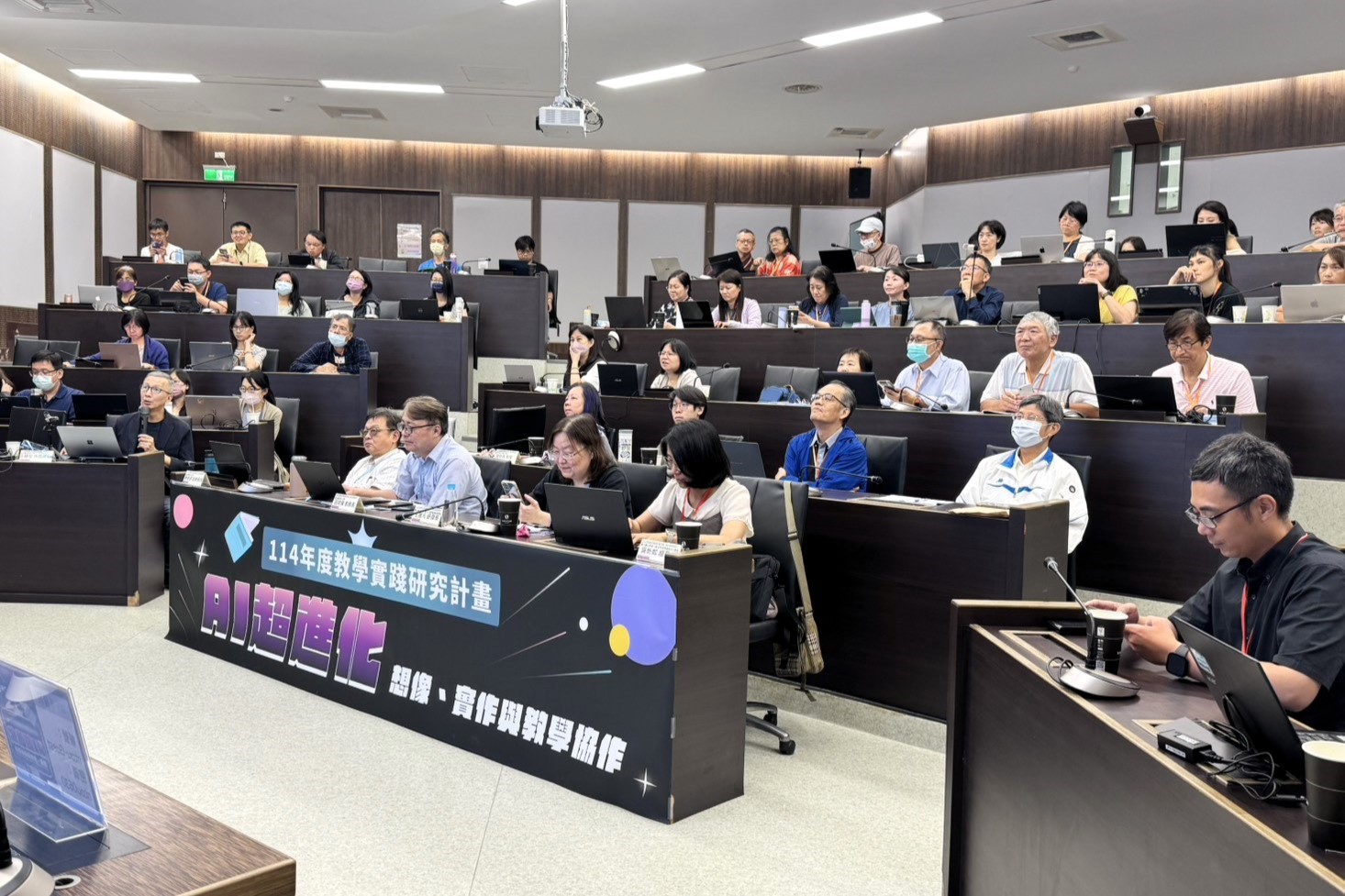 現場教師們也透過實際操作更了解AI的運用