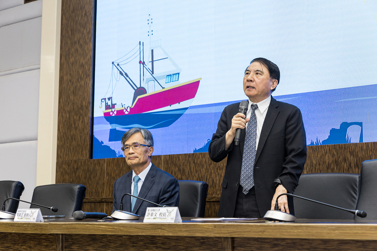 許泰文校長以洪學長的經歷激勵同學。