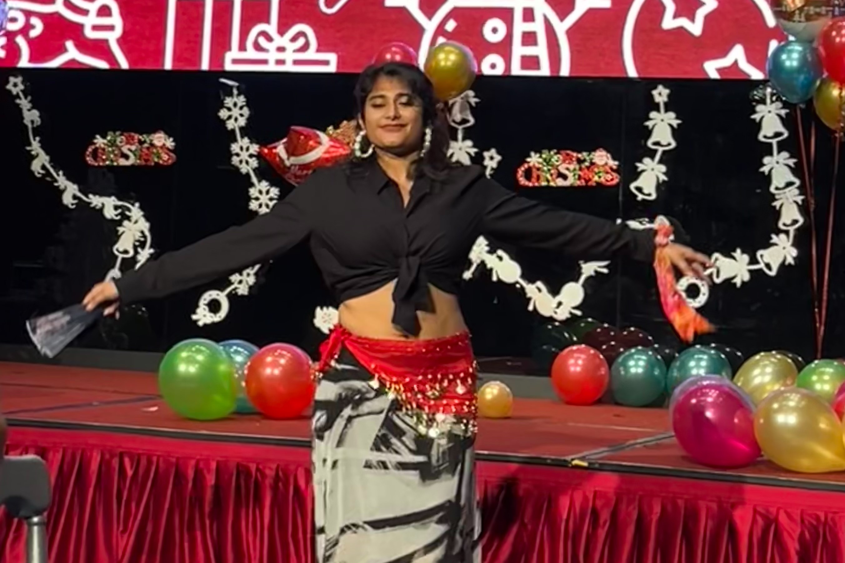 來自印度的環漁系蕾亞菈表演家鄉舞蹈