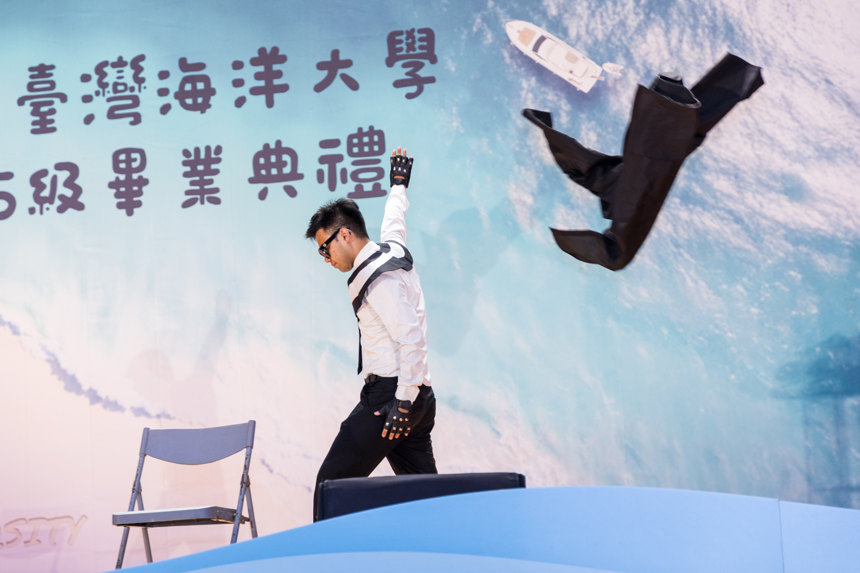 致詞代表陳明哲以一場熱舞作為致詞開場。
