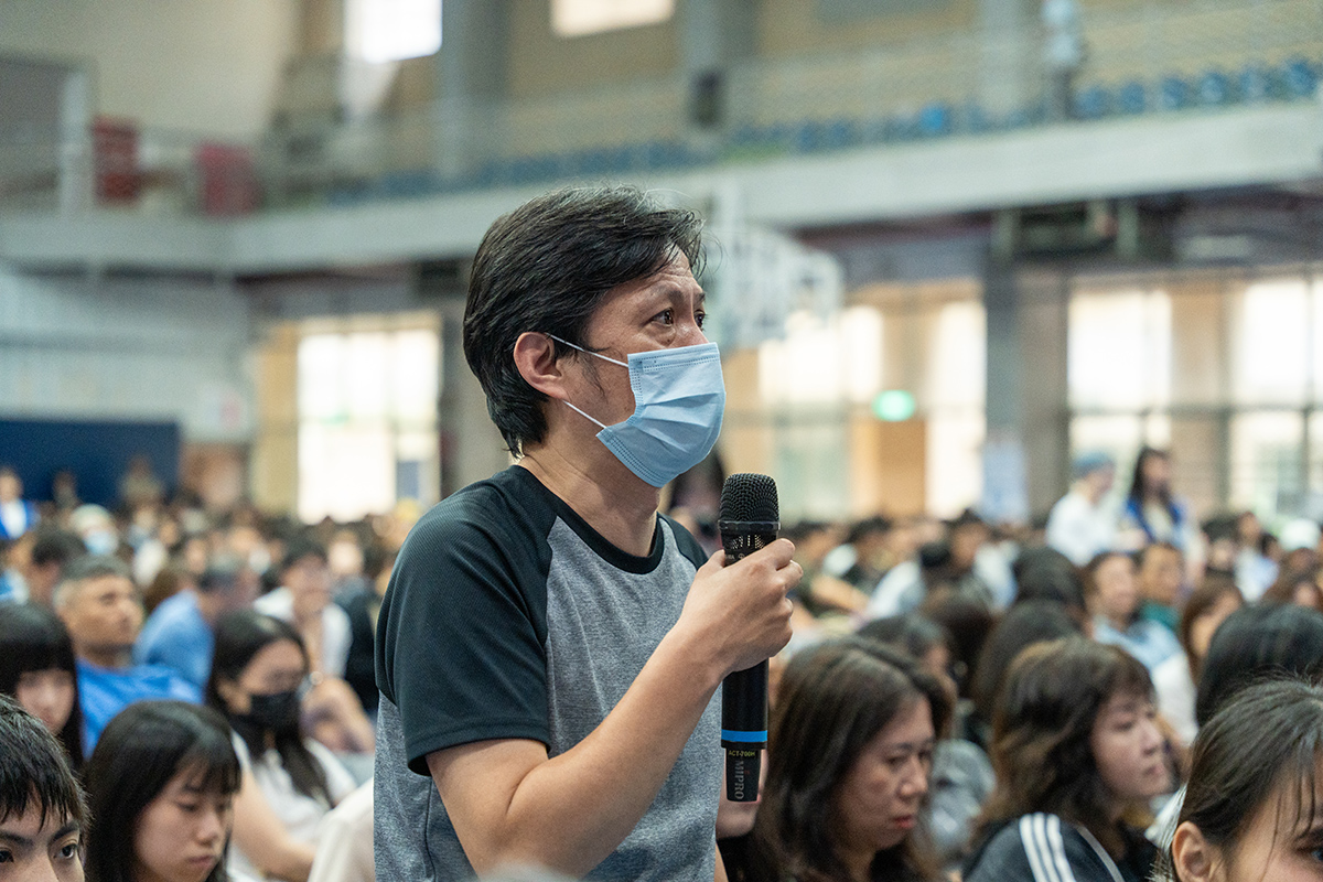 學生及家長積極詢問海大資源及未來發展方向。