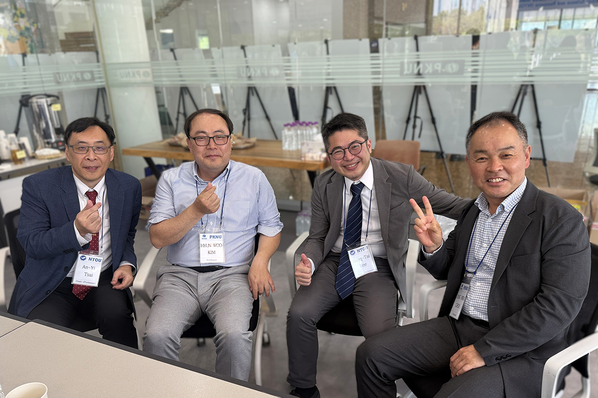 海大與釜慶大學於本次交流達成多項共識。(圖左至右為海大蔡安益院長、釜慶大學金賢宇教授、海大李宏泰助理教授及韓國水產學會崔正華理事長)