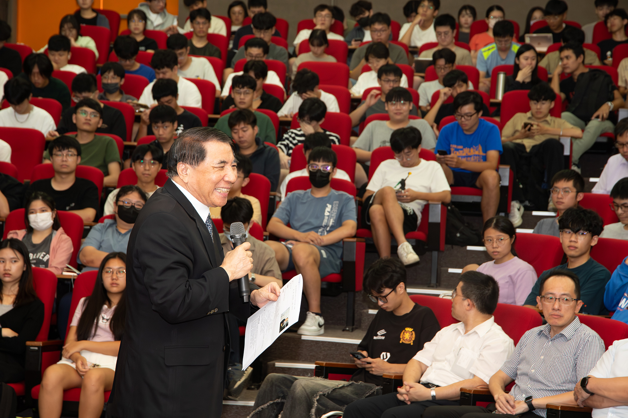 海大許泰文校長勉勵海大學子以黃文章校長為榜樣