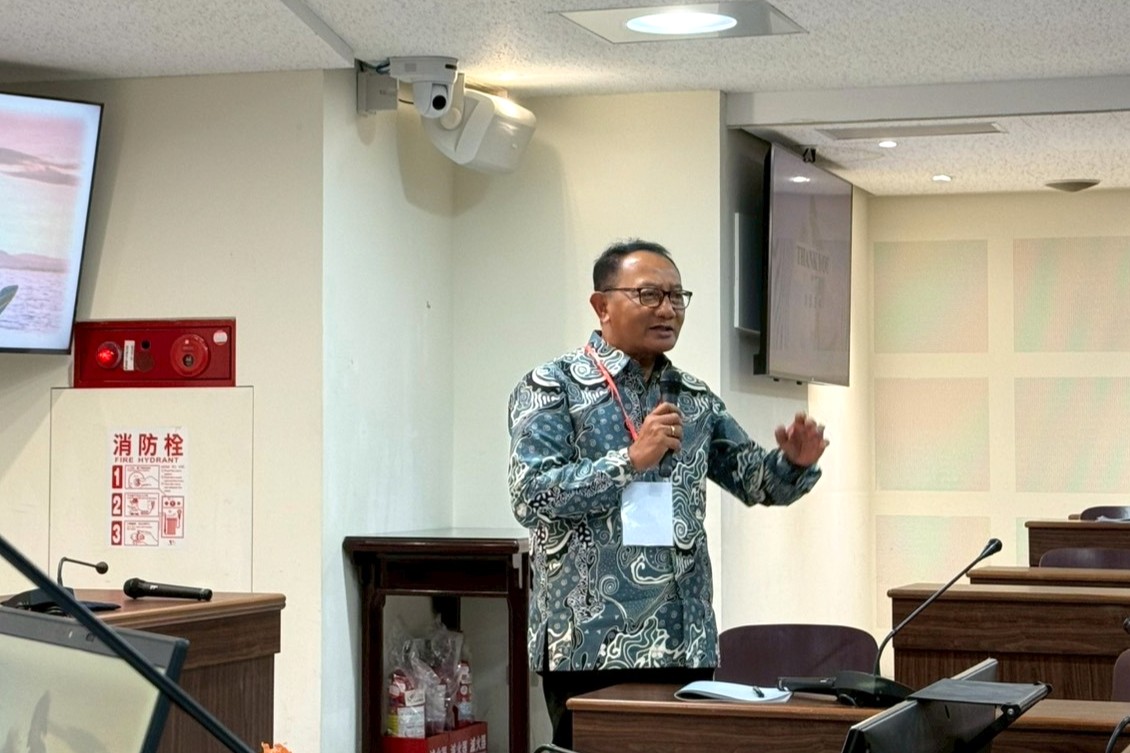 印尼布拉維賈大學BamBang Semedi副校長主持論文發表