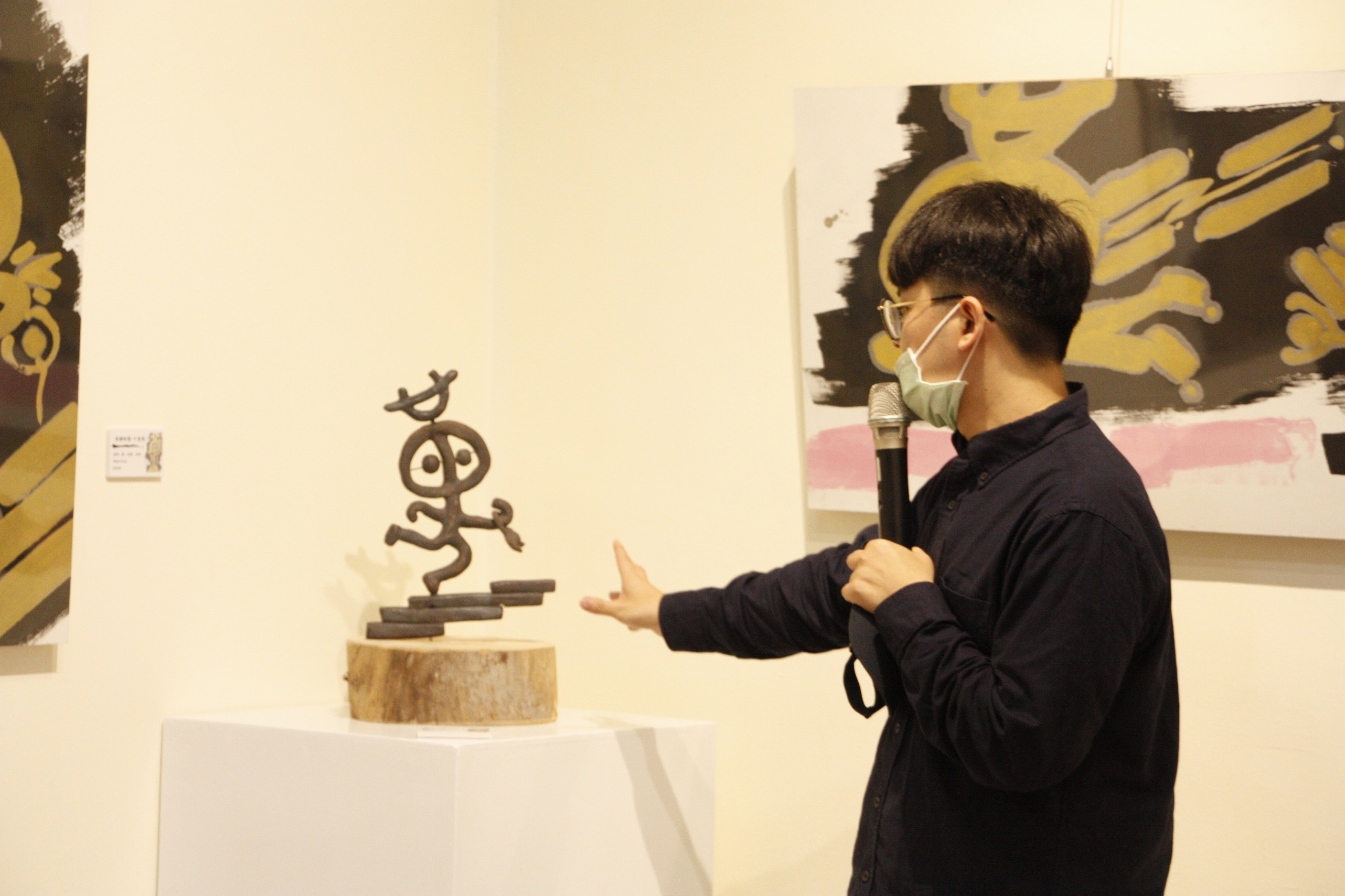 鄭宇宏老師以變形金剛及英雄的元素作為創作理念
