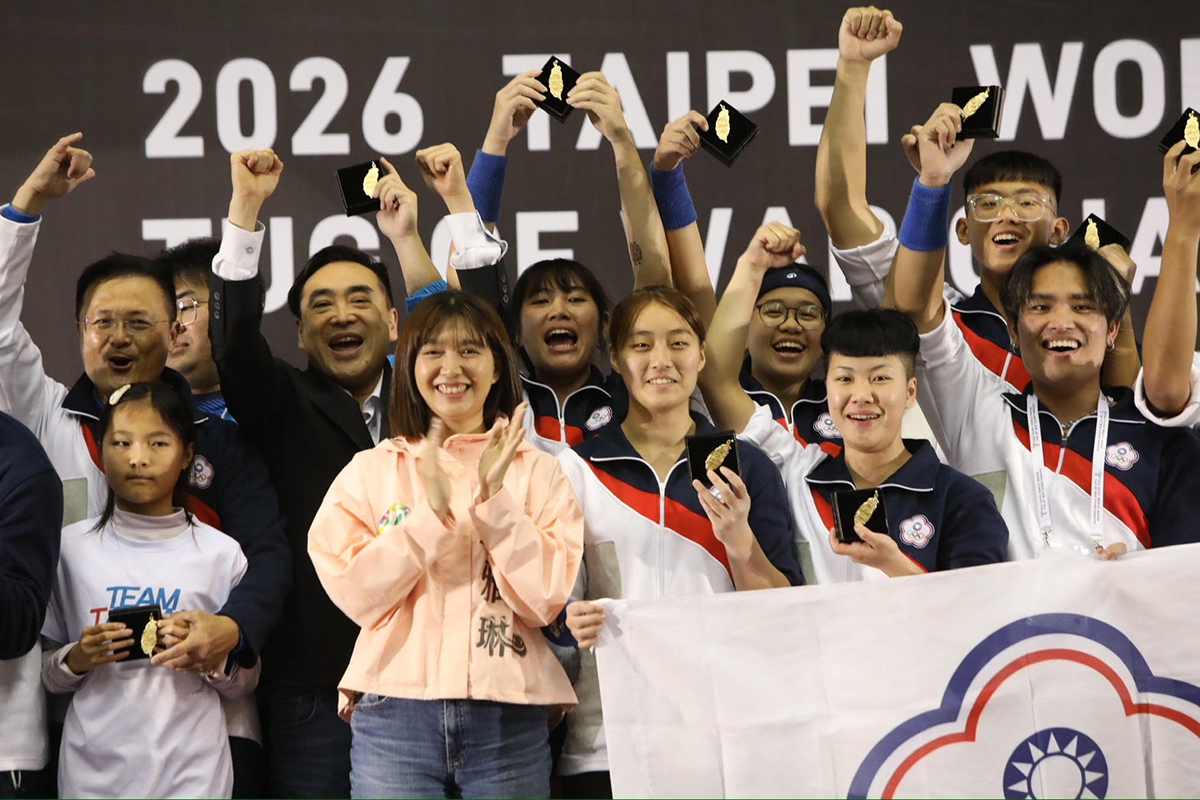 海大傑出校友張雅琳立委也親臨見證拔河代表隊的榮耀。