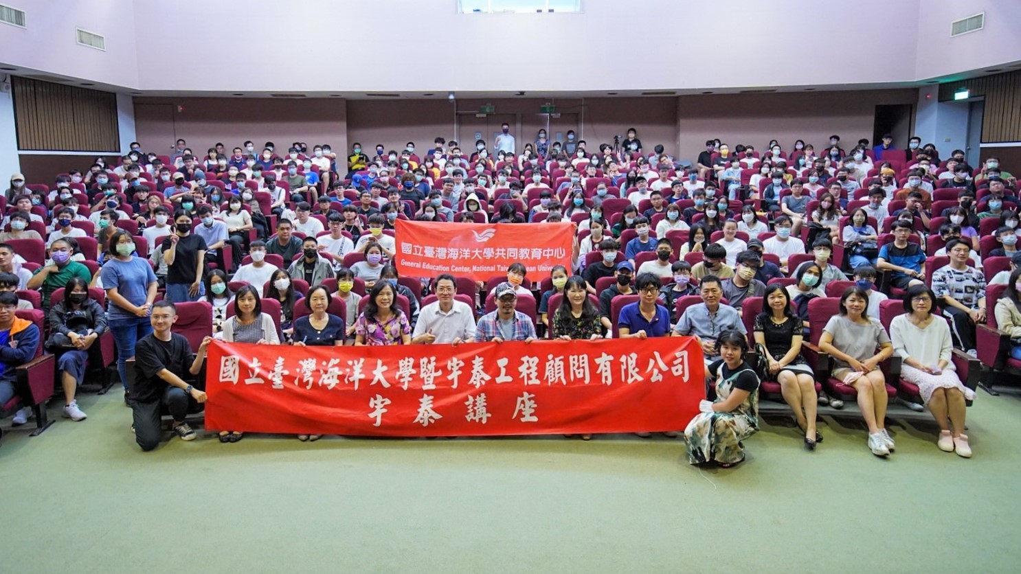華語流行音樂作詞人方文山蒞海大專題演講3百位以上學生參加