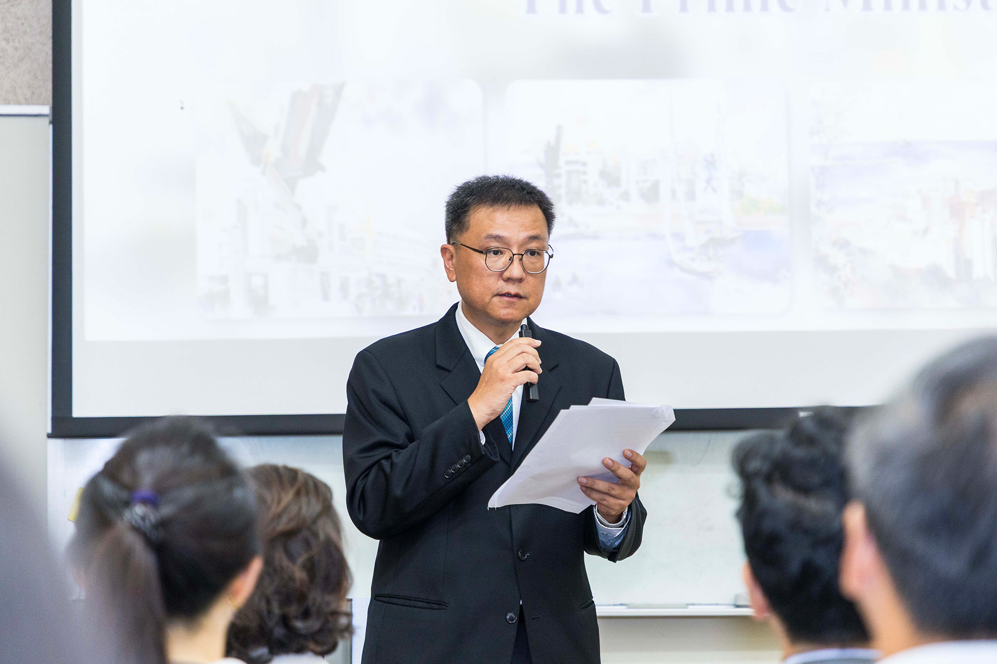 吳俊毅主任秘書代表海大歡迎傅萊德總理一行。