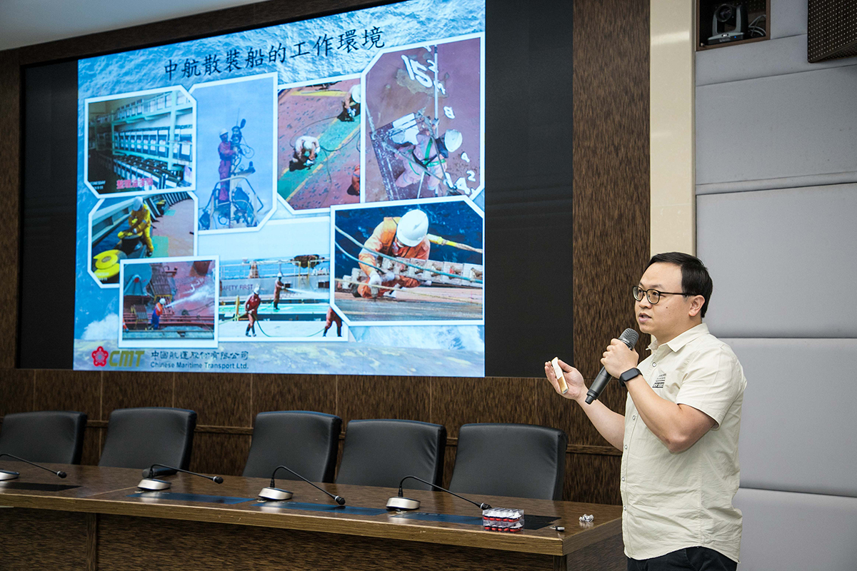 葉吉球大副與學生分享海上生活實況