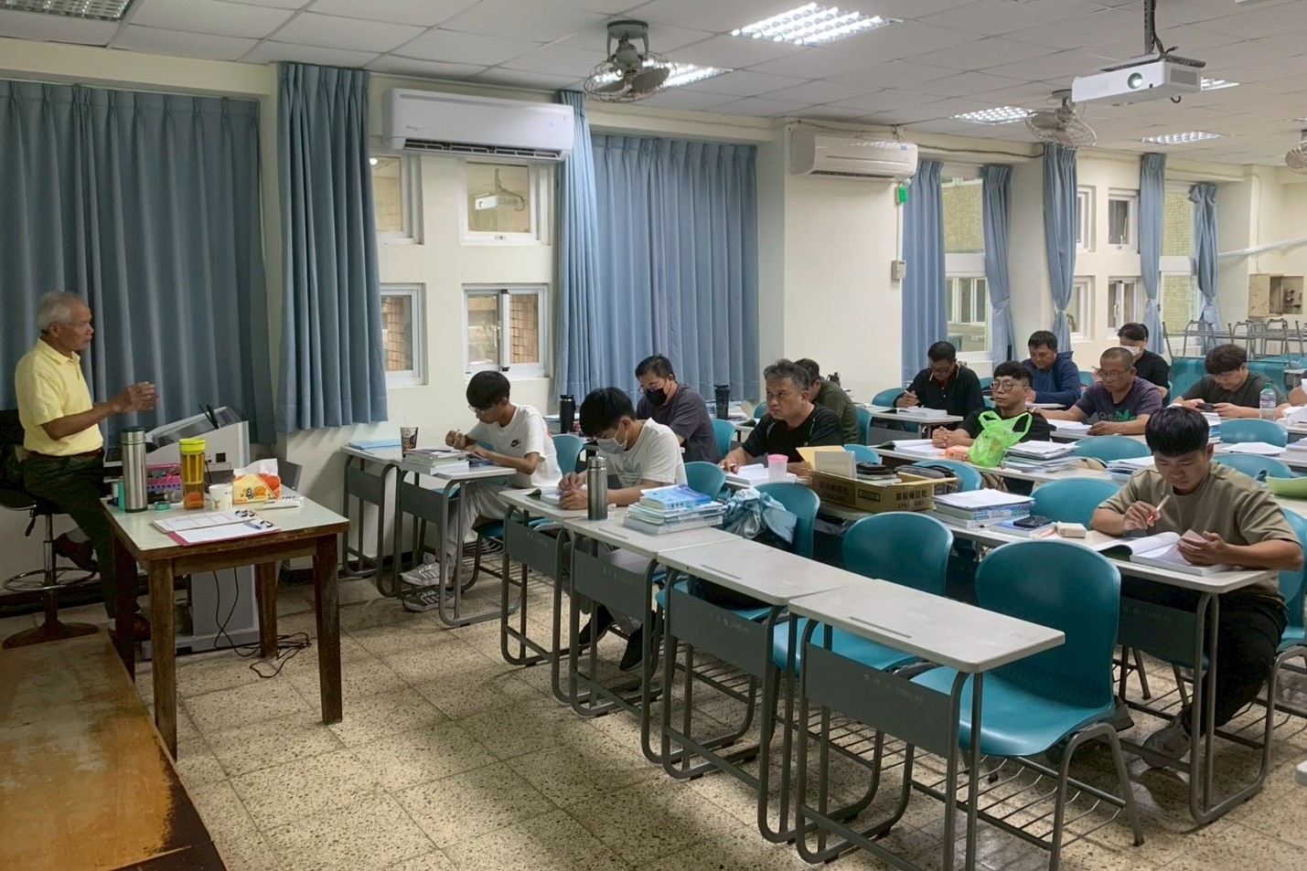 透過專業的訓練讓學員能正確辨識航行位置與規劃安全航線