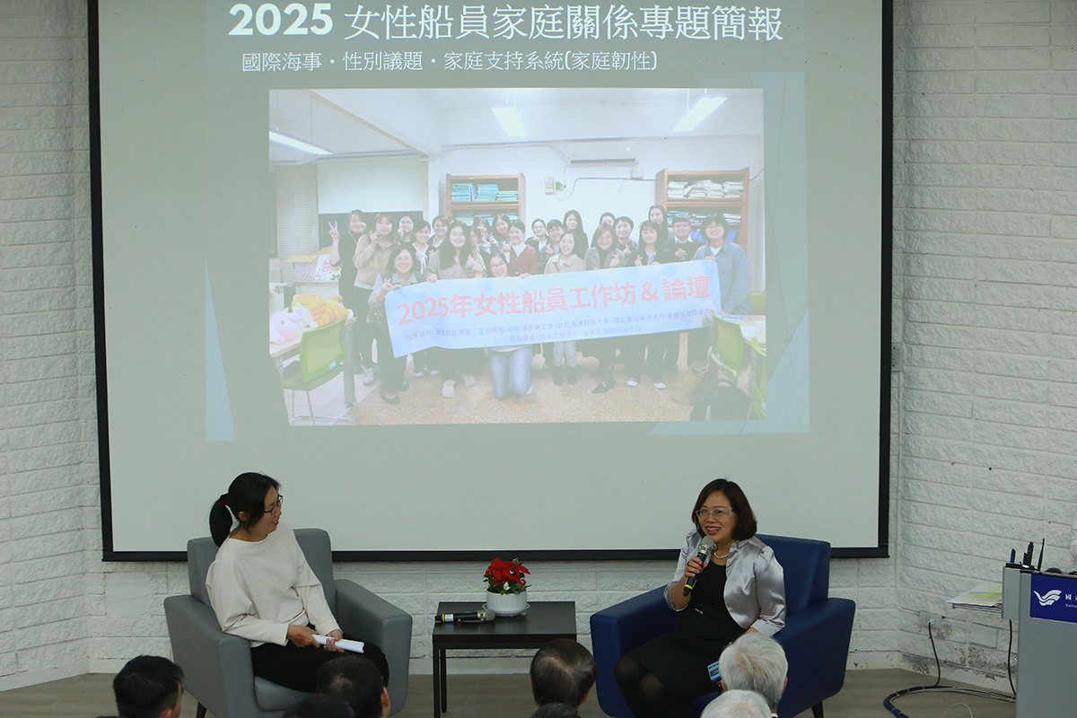 吳珮琪老師及李秀琴老師發表21日工作坊的討論成果