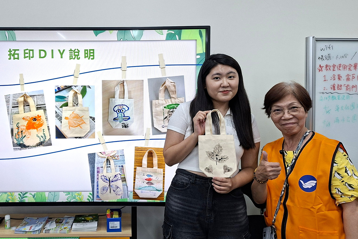 環漁系簡妤璇同學感謝環保志工的教導。