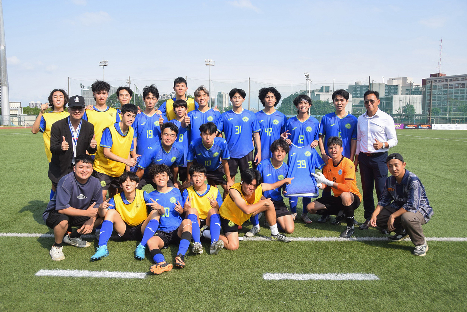 海大足球校隊勇奪男二級足球聯賽全國亞軍 創六年來佳績。 (3)