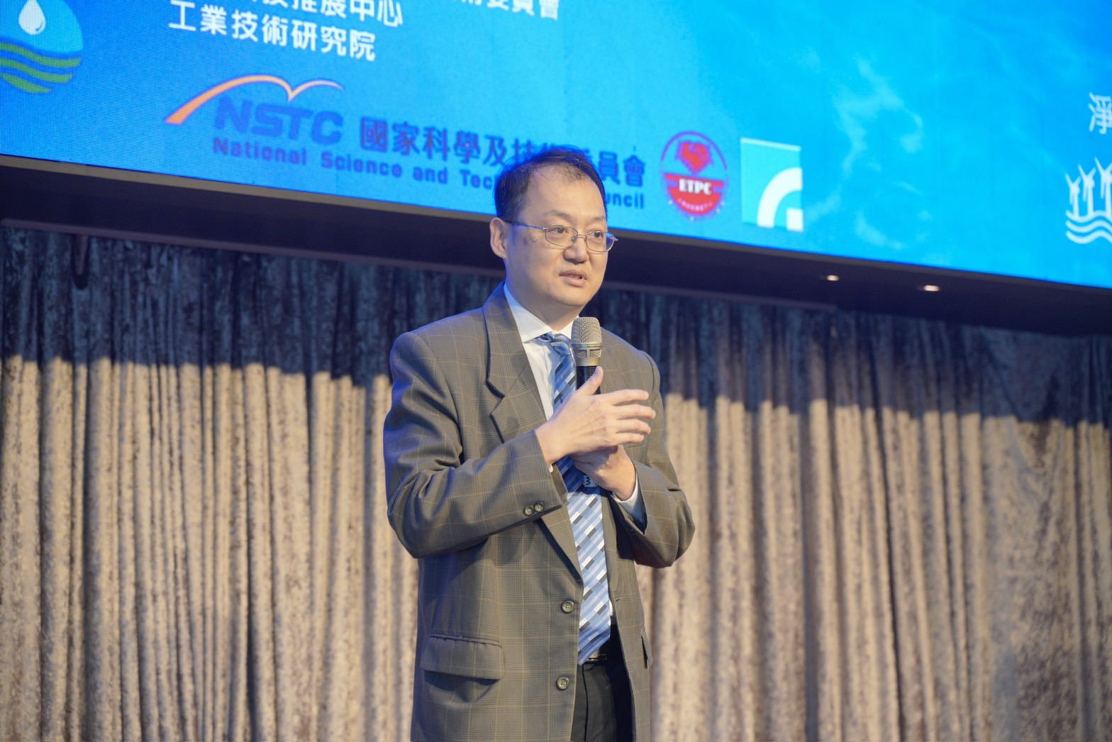 Deputy Director-General Wu Zhiwei of the Bureau of Energy