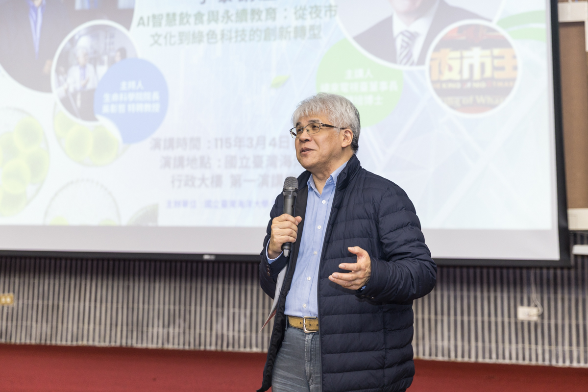 邀請人吳彰哲特聘教授兼生科院院長介紹李鐘培董事長的豐沛資歷。