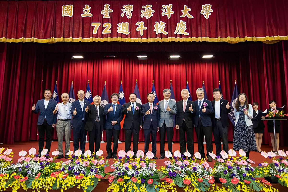 72年週年校慶慶祝大會貴賓合影