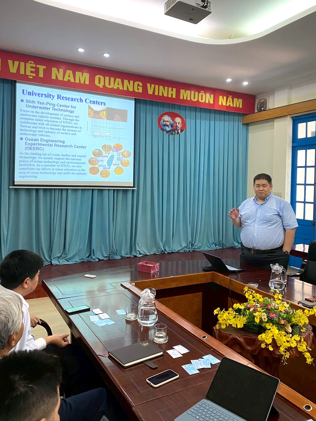 海大代表團與芽莊大學進行雙邊會晤。