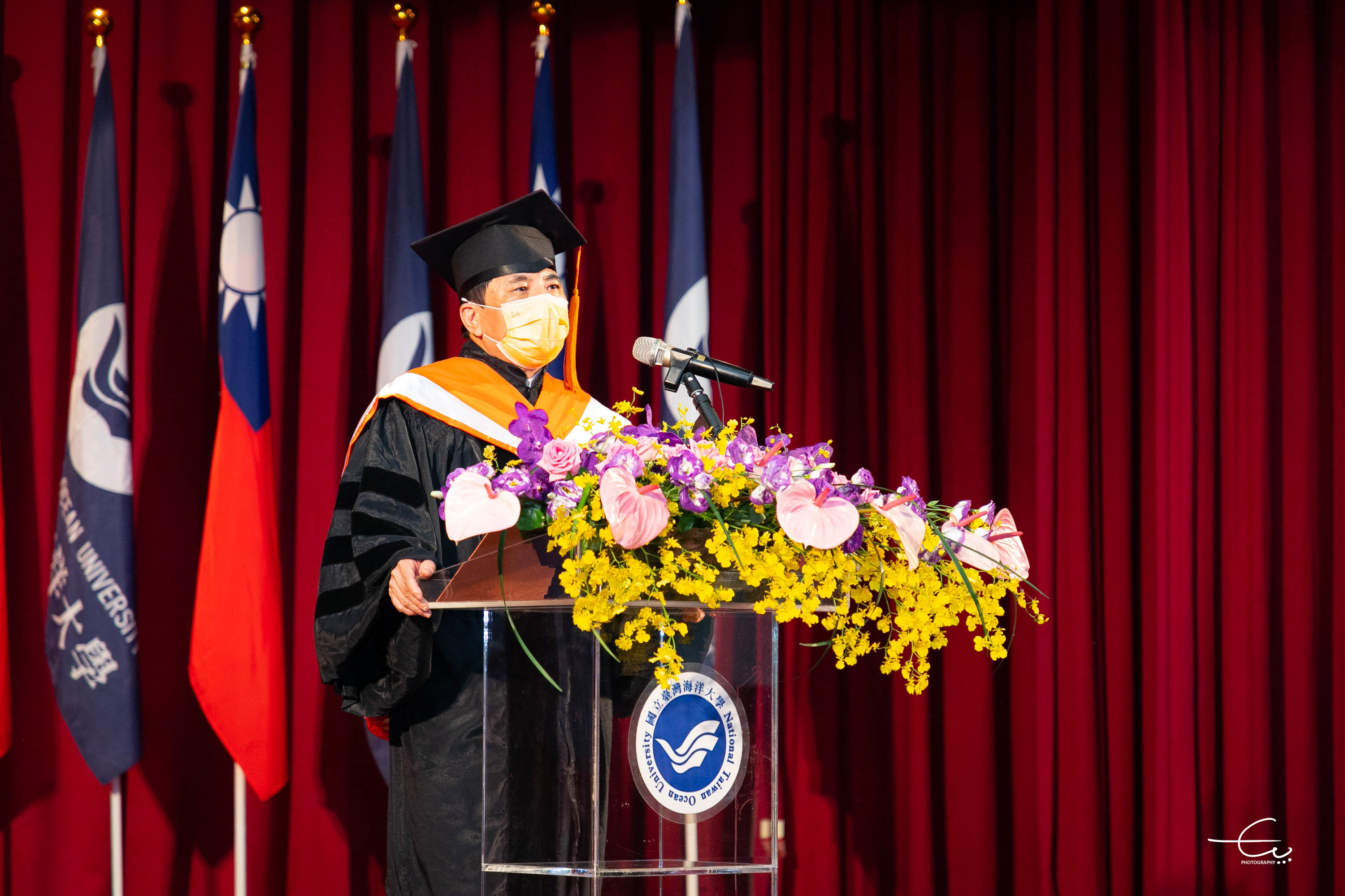 許泰文校長盼各位畢業生都可以接受到滿滿的祝福