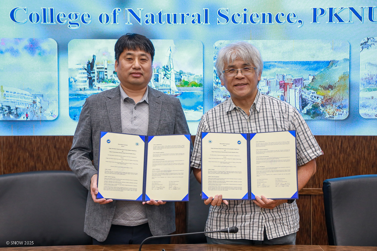 釜慶大學自然科學院金鐘午副院長與海大生科院吳彰哲院長代表簽署MOA