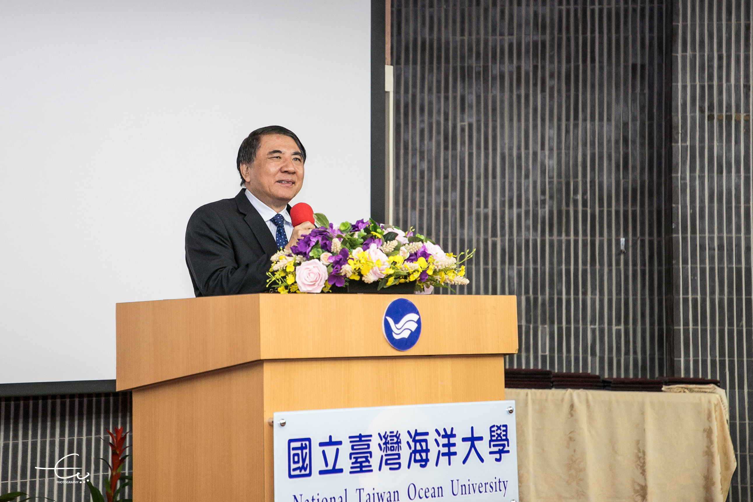 許泰文校長感謝全體教職員工同仁的付出與支持