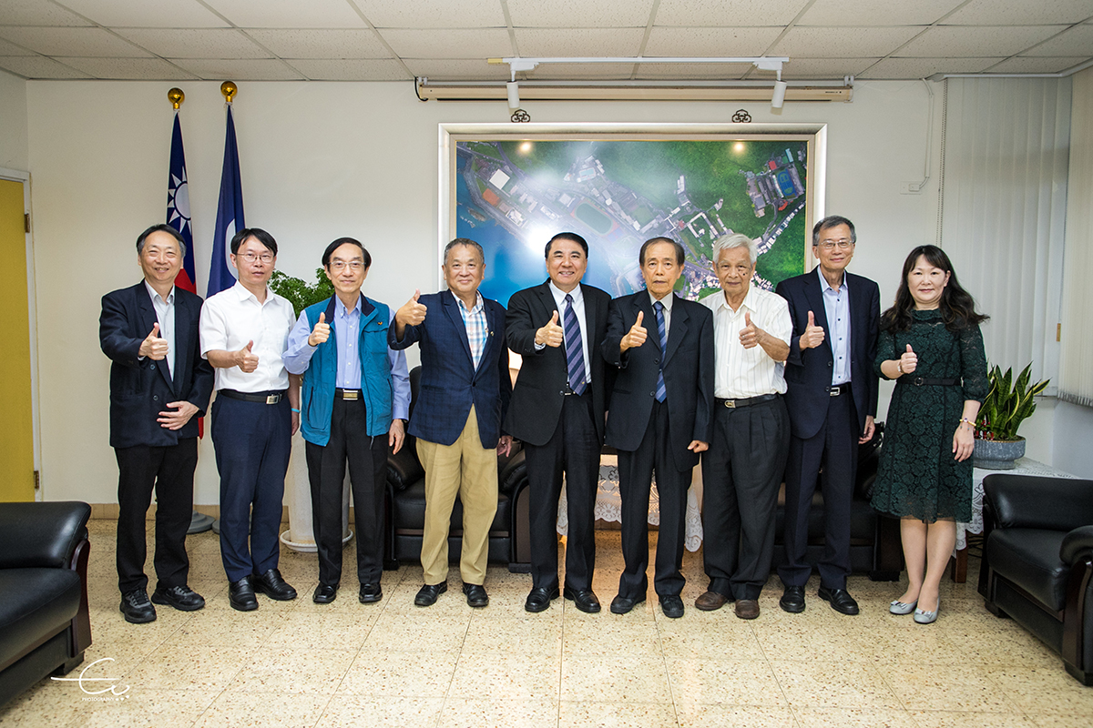 陳吉紀董事長(右四)為海洋工程界的標竿