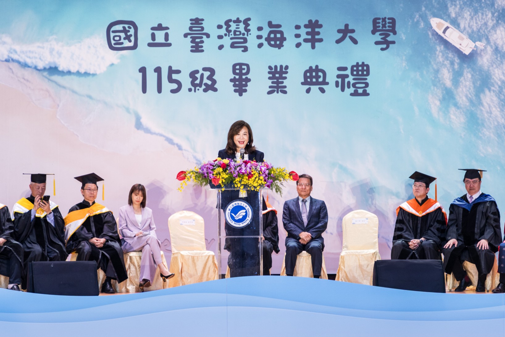 基隆市邱佩琳副市長期盼海大畢業生能努力創造生活，攜手為臺灣帶來不一樣的未來。