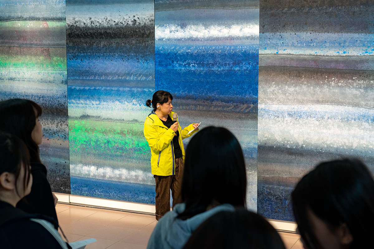 陳怡君老師認為彩虹不僅象徵希望與自由，也寓意著人與人之間跨越差異後的理解與和諧