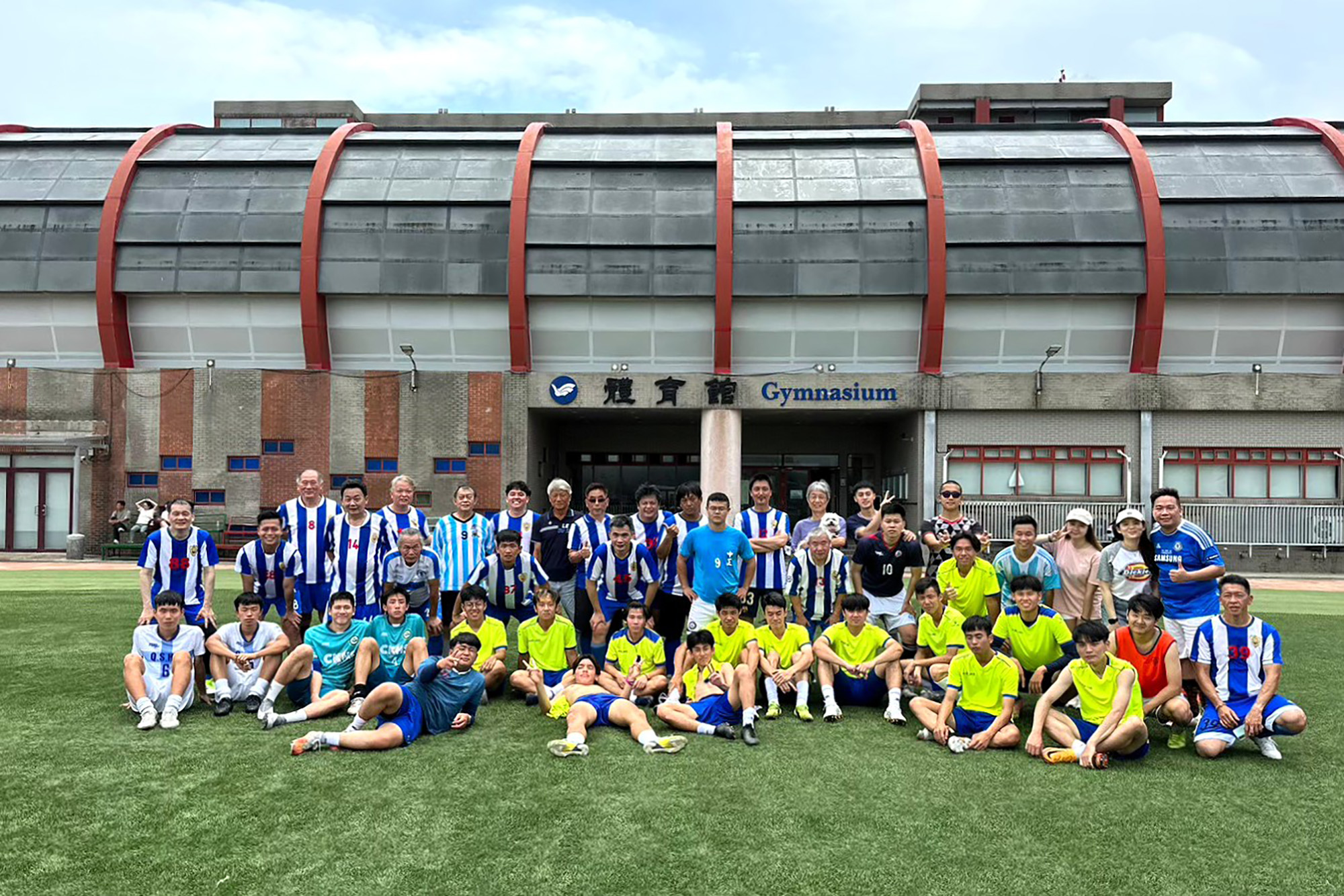 海大足球校隊成立迄今逾60年，每年亦舉辦校友賽持續傳承球隊經驗。