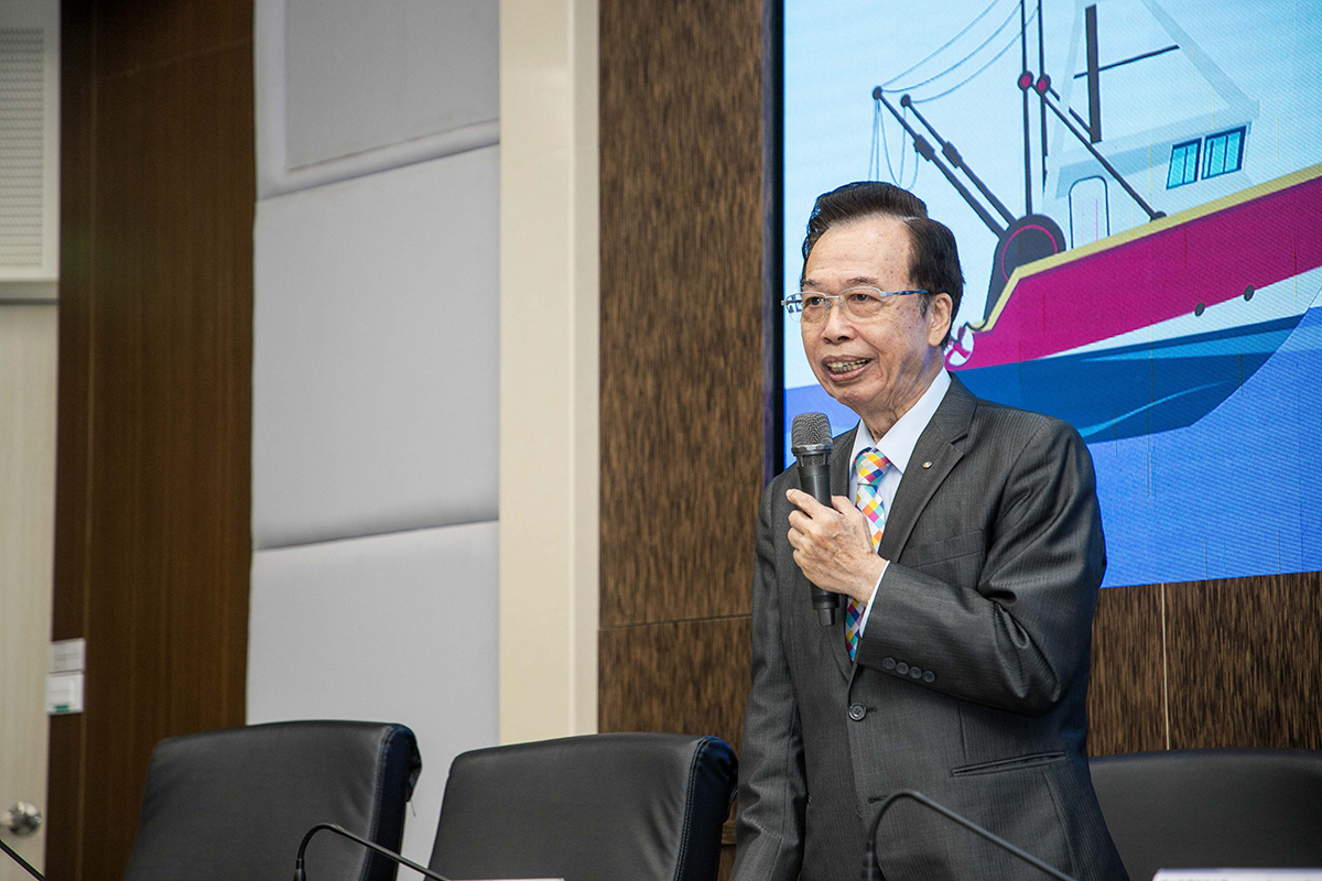王進興執行長表示洪英正董事長非常重視同學們的英文表現