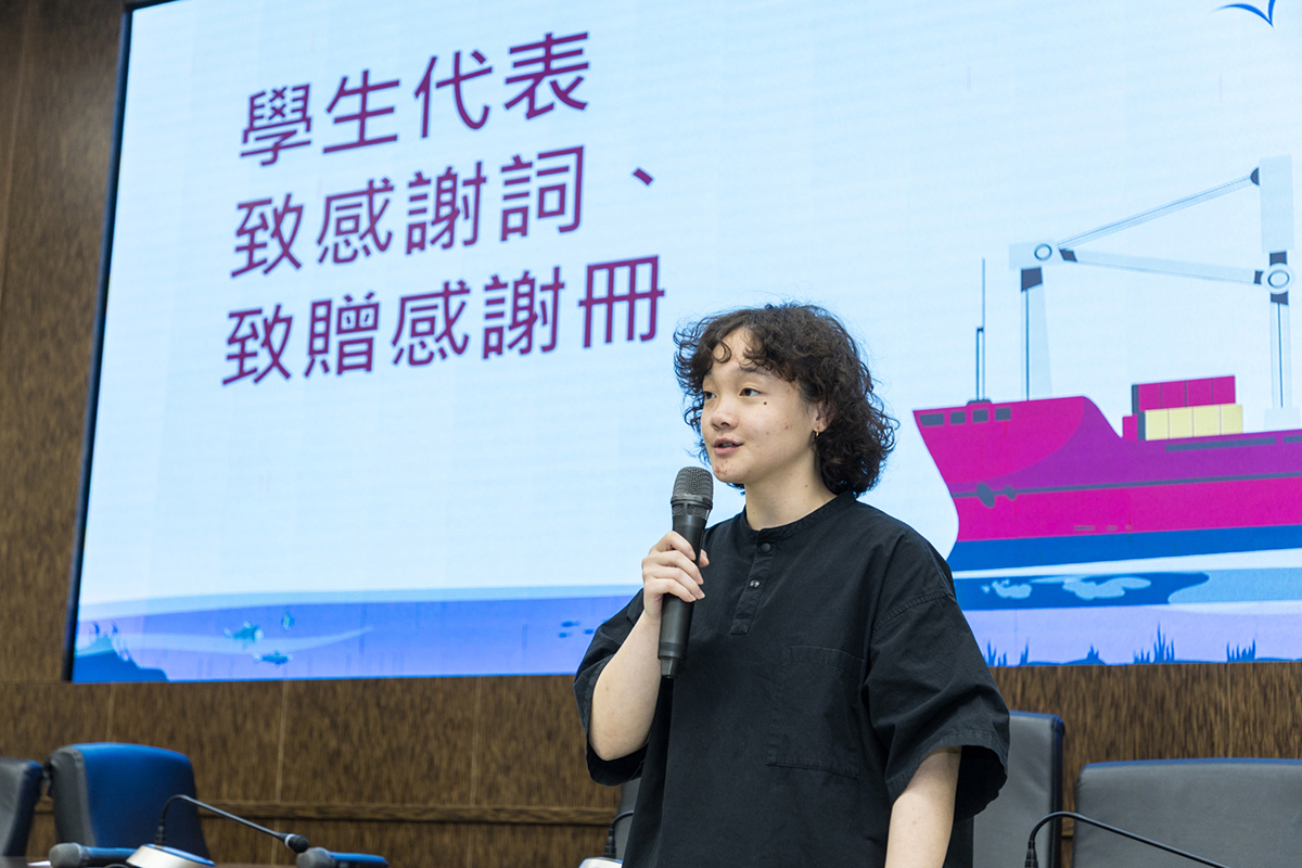 劉穎蓁同學以流利英文感謝基金會。