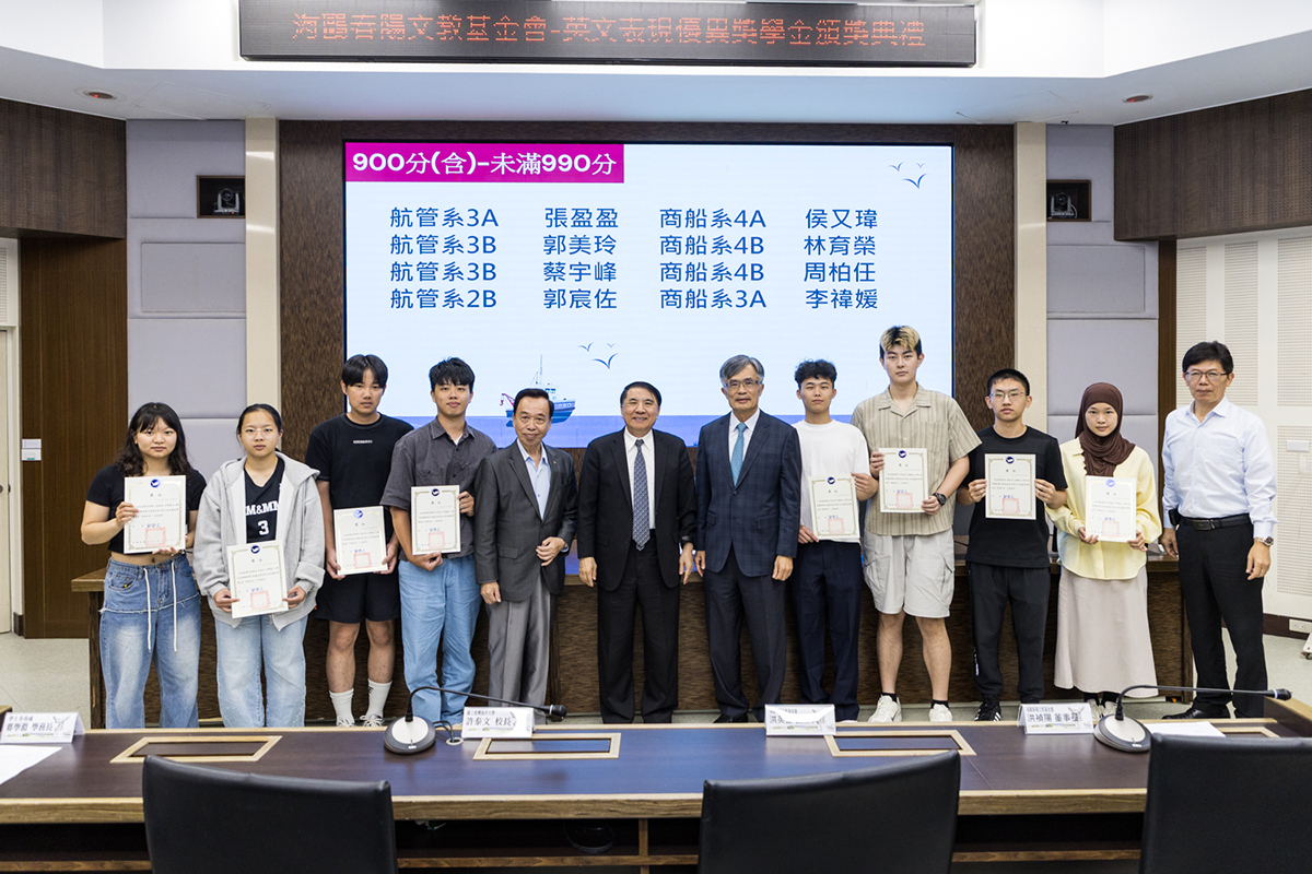 多益成績900分(含)以上，未滿990分。