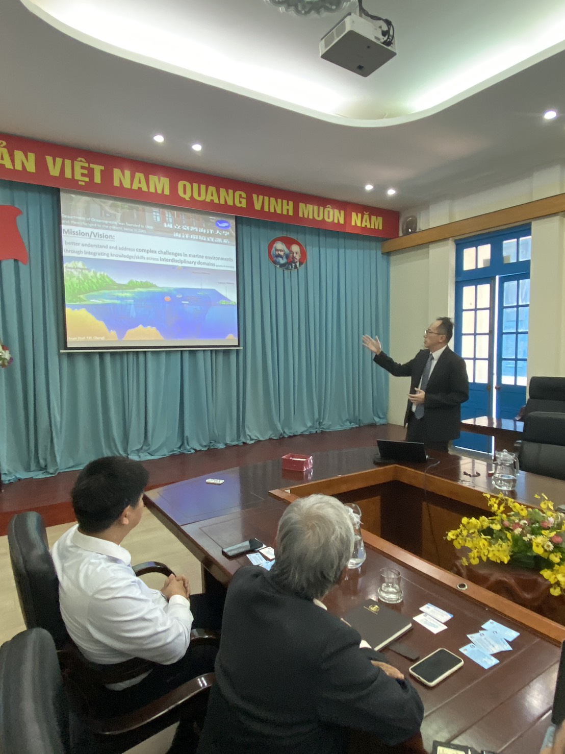 海大代表團與芽莊大學進行雙邊會晤。