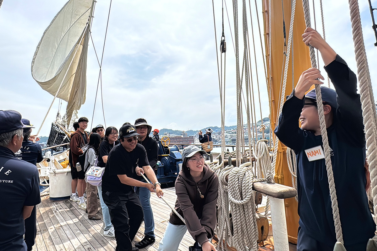 海大師生與高中種子教師體驗實際航海操作，深化海洋教育素養。