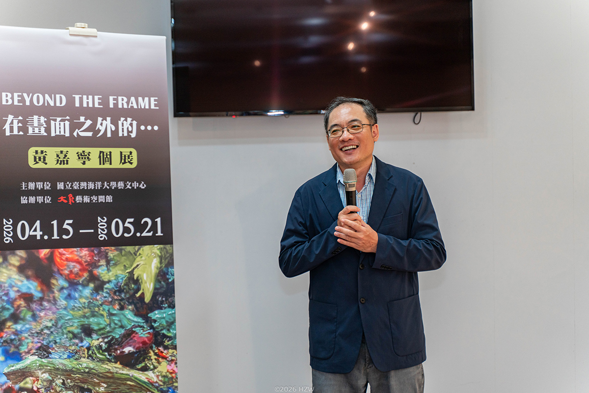 謝忠恆主任表示，黃嘉寧老師以油畫寫實技法轉譯影像，展現物件體感並深化溫度。