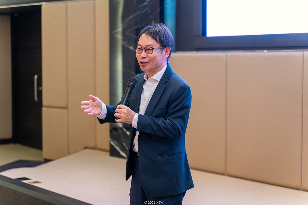 李明安副校長致詞時稱讚王育民院長行政歷練豐富。